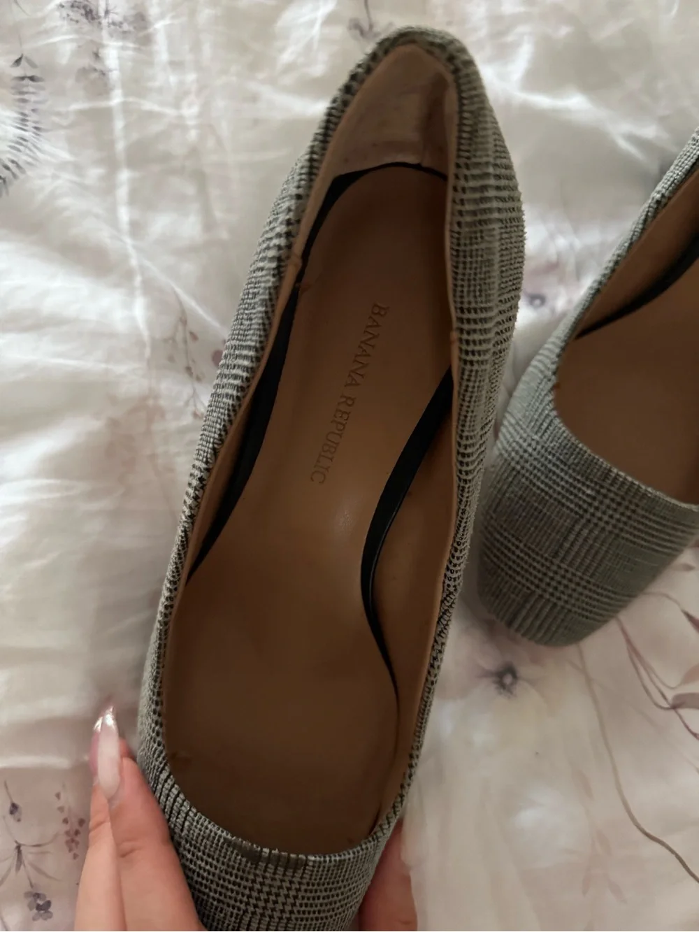 Banana Republic Gray Plaid Pumps
